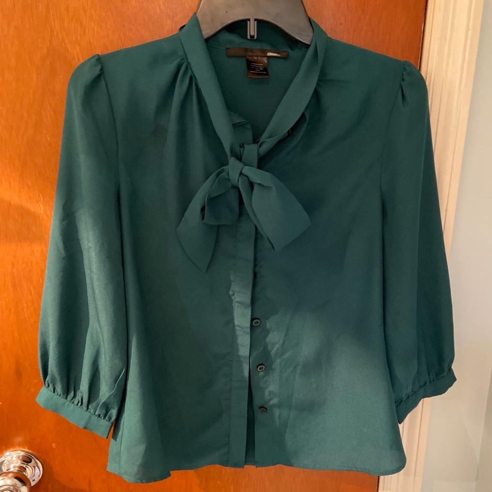 Vintage style 1940s Emerald green pussy bow blouse